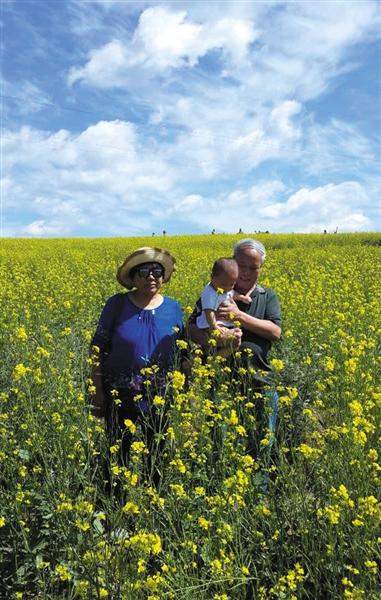 事故之前，老兩口的合影，李春同說，老兩口一輩子很少一起照相。家屬供圖
