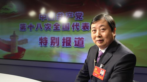 十八大代表，江蘇省江陰市華西村黨委書記、華西集團(tuán)董事長(zhǎng)吳協(xié)恩