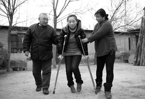 養(yǎng)父母為救重病養(yǎng)女賣房借錢(qián) 花光所有積蓄(圖)