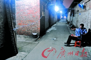 事發(fā)出租屋前拉起了警戒線，警方正在現(xiàn)場(chǎng)調(diào)查。記者陳楓攝