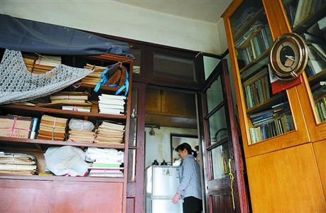 老人生活簡樸，平時有保姆照顧