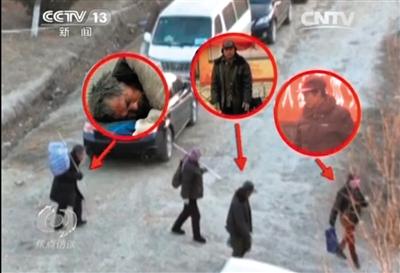 乞討完畢后，各有分工的乞討者們聚在一起，結(jié)伙回到居住地。央視截圖