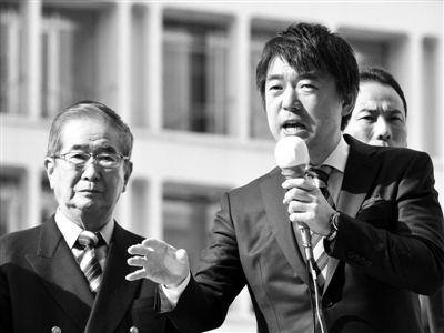 29日，日本著名極右翼分子石原慎太郎（左）和新生代右翼政客橋下徹在東京街頭演講拉票。