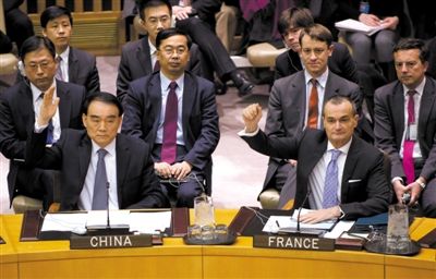 1月22日，紐約，中國常駐聯(lián)合國代表李保東舉手贊成通過對(duì)朝鮮制裁決議。