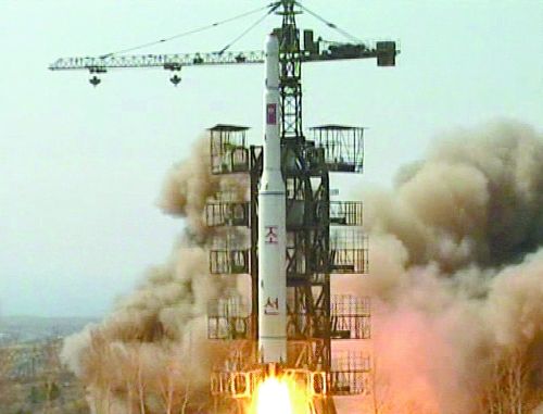 朝鮮KRT電視臺在2009年4月5日播放的朝鮮在咸鏡北道花臺郡舞水端里發(fā)射火箭的電視截圖。