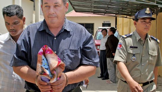 邁克爾·佩佩在柬埔寨被逮捕。