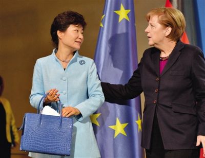 26日，默克爾與來訪的樸槿惠會晤。
