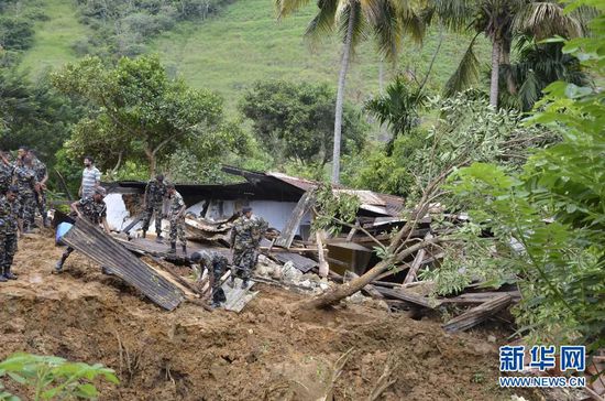 10月29日，斯里蘭卡救援部隊抵達山體滑坡災(zāi)區(qū)展開救援。
