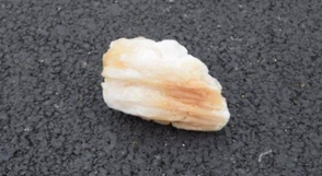 天降的屎塊。