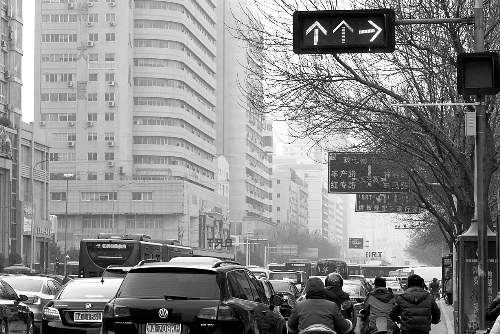 新交規(guī)“黃恐”引發(fā)擁堵？ 這個真的有！