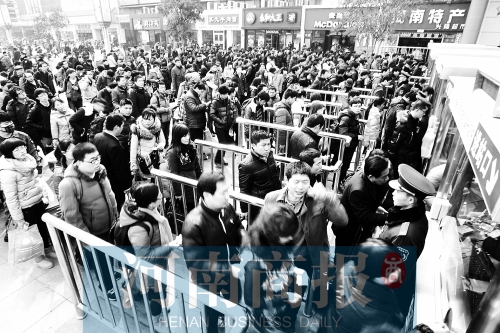 節(jié)后，鄭州火車站迎來旅客返程高峰