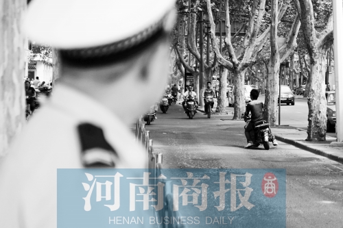 有警察，趕緊掉頭！