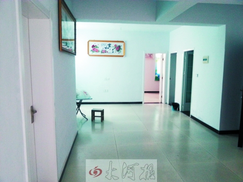 入住的居民說(shuō),這套廉租房面積超過(guò)100平方米。