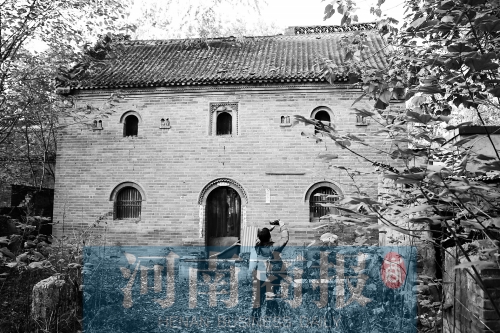 花五松的老宅里，還有祖上留下的牌位