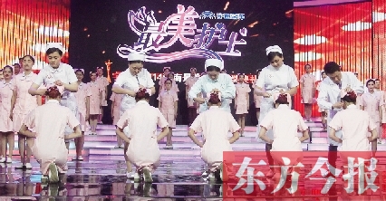 5月6日，“最美護(hù)士”的獲獎(jiǎng)?wù)呓o新護(hù)士授帽