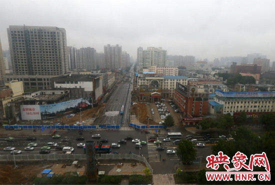 經(jīng)三路下穿金水路隧道工程已經(jīng)開始封閉施工。