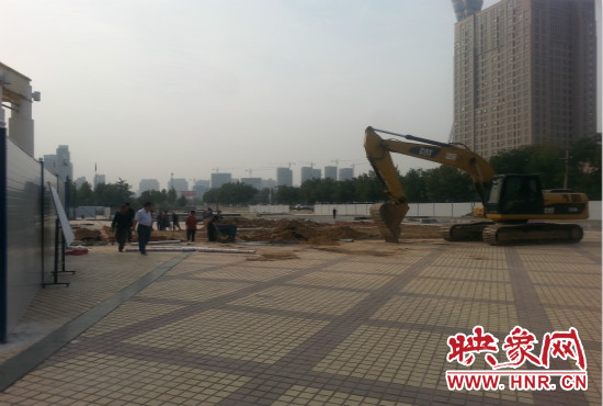 隴海路朝鳳路等三個站點(diǎn)已經(jīng)實(shí)施圍擋。