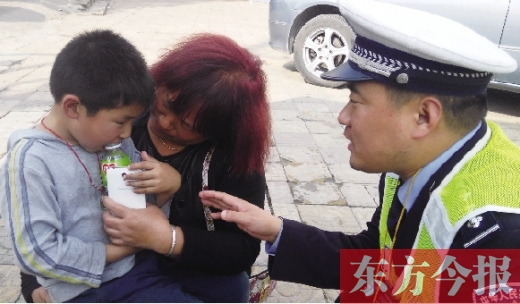 昨日，5歲的男孩獲救后，向民警講述被拐經(jīng)過。