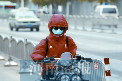 全副武裝，抵抗寒風(fēng)