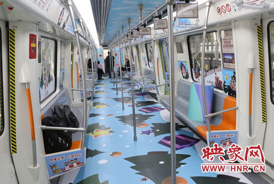 在活動進(jìn)行過程中，乘客還可發(fā)揮創(chuàng)意，編寫與車廂主題小動物相關(guān)的小故事。