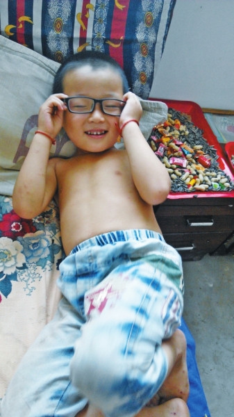 如今再也看不見(jiàn)小悉霽的笑臉了