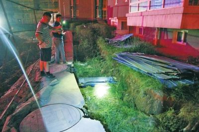 塌方、移位地點(diǎn)距離大樓主體近之又近