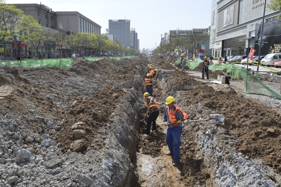 4月23日，太原，施工中的府西街。