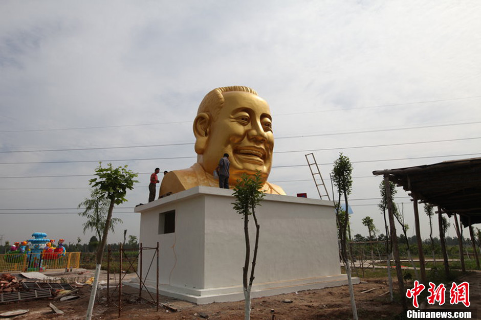 河南洛陽(yáng)“大背頭彌勒佛”低調(diào)重現(xiàn)園內(nèi)