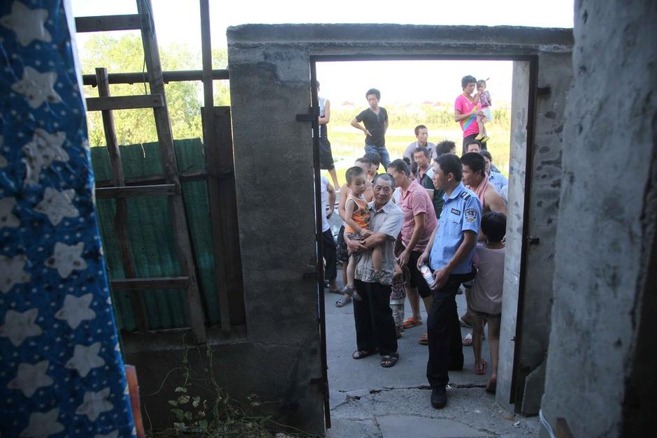 2013年08月06日消息，浙江省嘉興市秀洲區(qū)油車港鎮(zhèn)濮家灣村蠟燭浜一帶，是典型的城中村。村中農(nóng)民房被分隔成許多間出租給附近打工者。