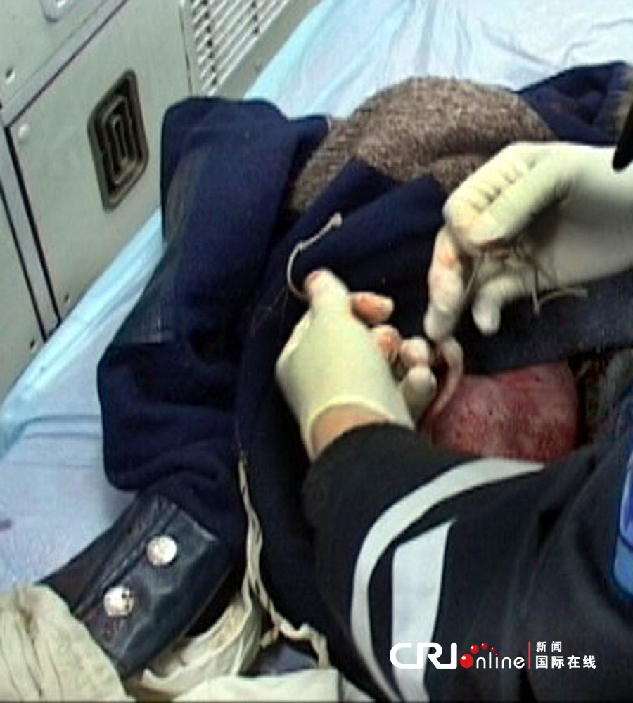 南京一女子當街產(chǎn)嬰 隨后棄子離開