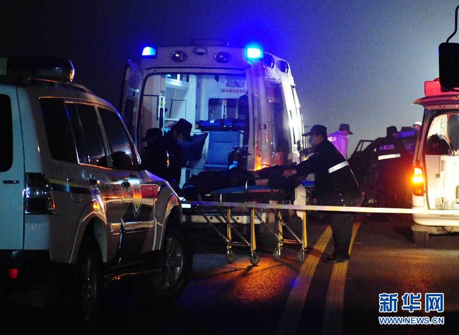 2013年1月9日，合肥，事故現(xiàn)場，兩輛受損車輛已經(jīng)全部變形