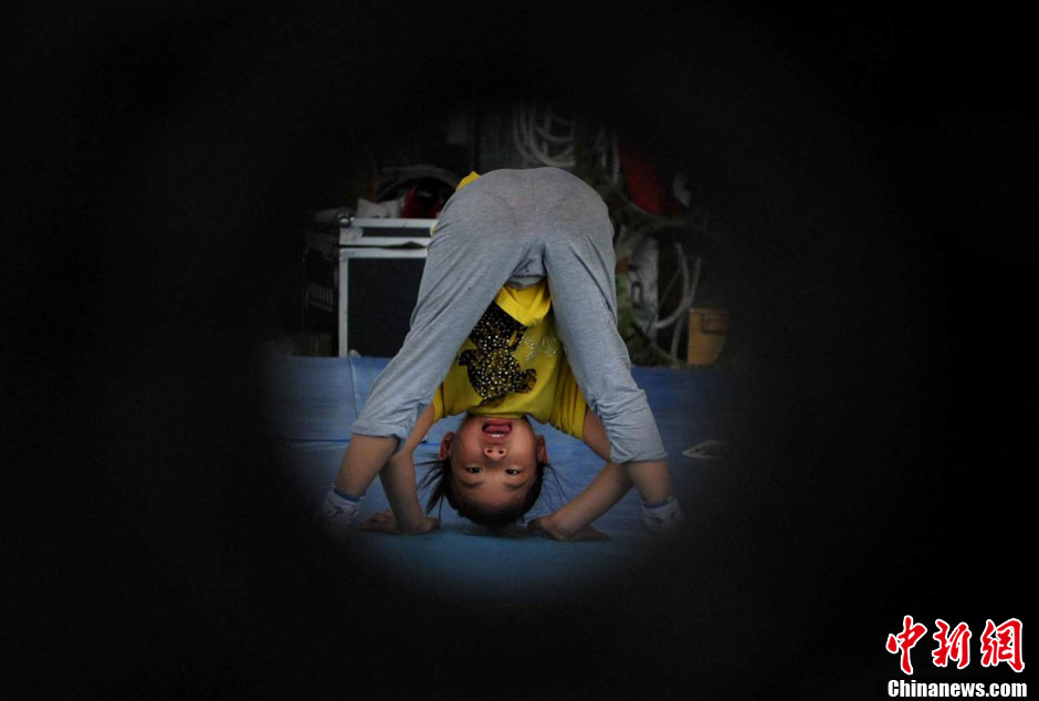 七歲女孩的雜技夢