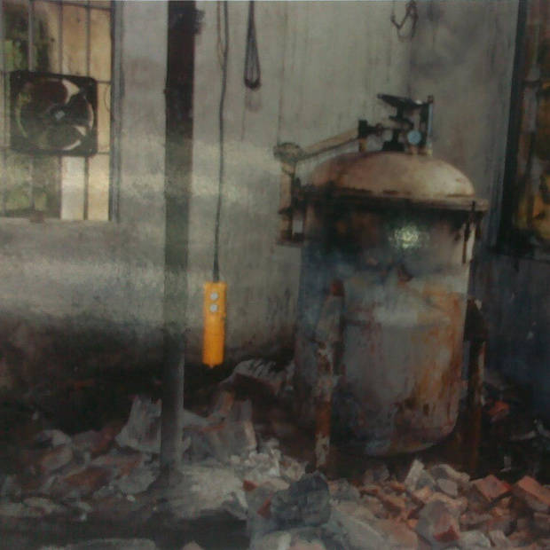 假劣“紅?！卑父嫫? title=