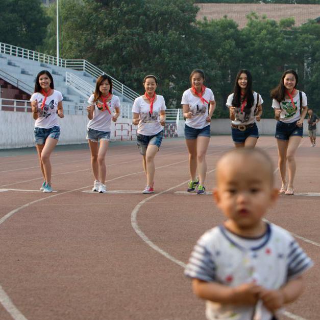 “畢業(yè)寫(xiě)真”走紅高校