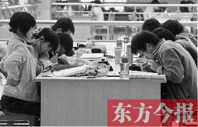 專家認(rèn)為，內(nèi)地高校對學(xué)生創(chuàng)造性、自主性的培養(yǎng)不及港校