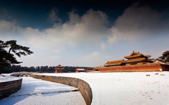 厚厚的積雪，萬籟俱寂