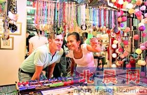 更多的購物樂趣要在夜市、跳蚤市場中慢慢發(fā)掘。