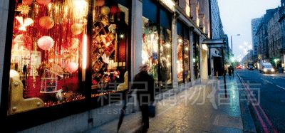 在圣誕節(jié),即使window shopping也很美好。