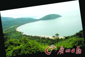 長(zhǎng)長(zhǎng)的沙灘海岸。