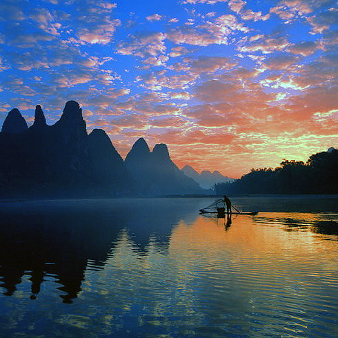 在這里就推薦幾天經(jīng)典的徒步路線。