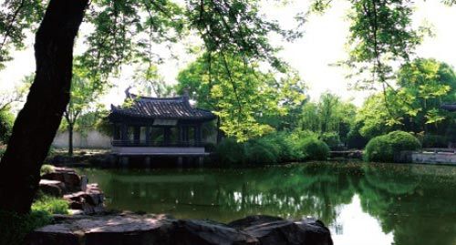 　　江南如珠璣般分布著許多私家園林。