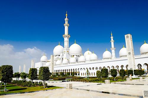 　　宏偉的阿布扎比大清真寺。
