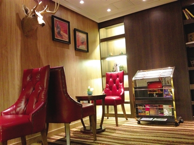 　　28平方米的豪華標(biāo)準(zhǔn)間設(shè)施齊全。