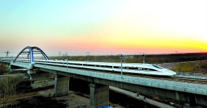 　　京廣高鐵連通南北大動脈。