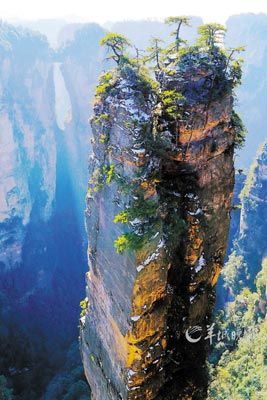 　　世界上迄今為止所發(fā)現(xiàn)的垂直高差最大的天然自生石板橋。