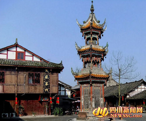 體驗(yàn)濃郁川西特色 “夫妻樹”下的西來(lái)古鎮(zhèn)