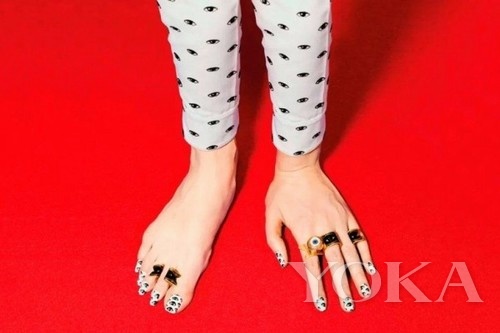 明星喜新厭舊 棄虎頭搶穿獨眼衛(wèi)衣(7)