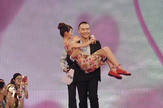 仵江抱著吳子恩離場(chǎng)