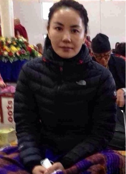 網(wǎng)友曝王菲現(xiàn)身泰國參加禪修班。