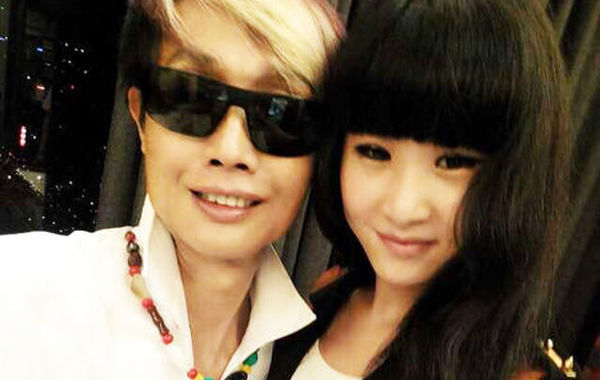 鄧建國(guó)與新女友。